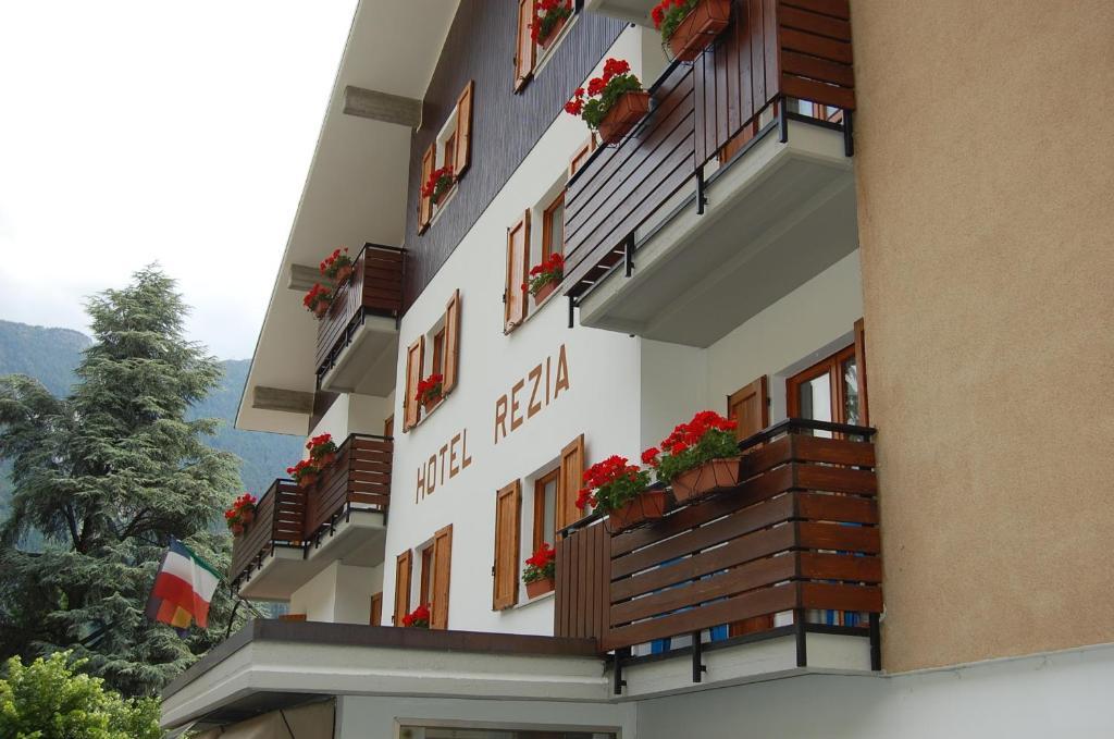 Rezia Hotell Chiesa in Valmalenco Eksteriør bilde